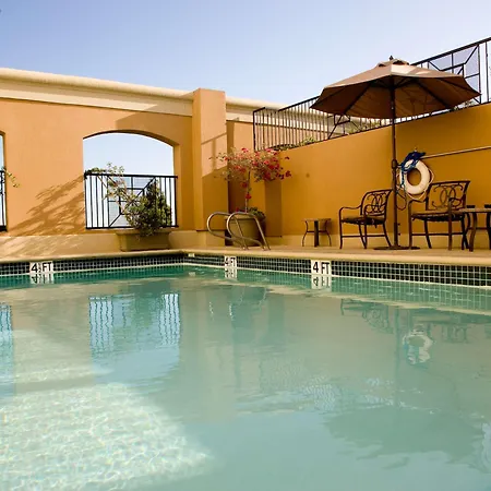 Hotel Zessa Orange County Airport, A Doubletree By Hilton 