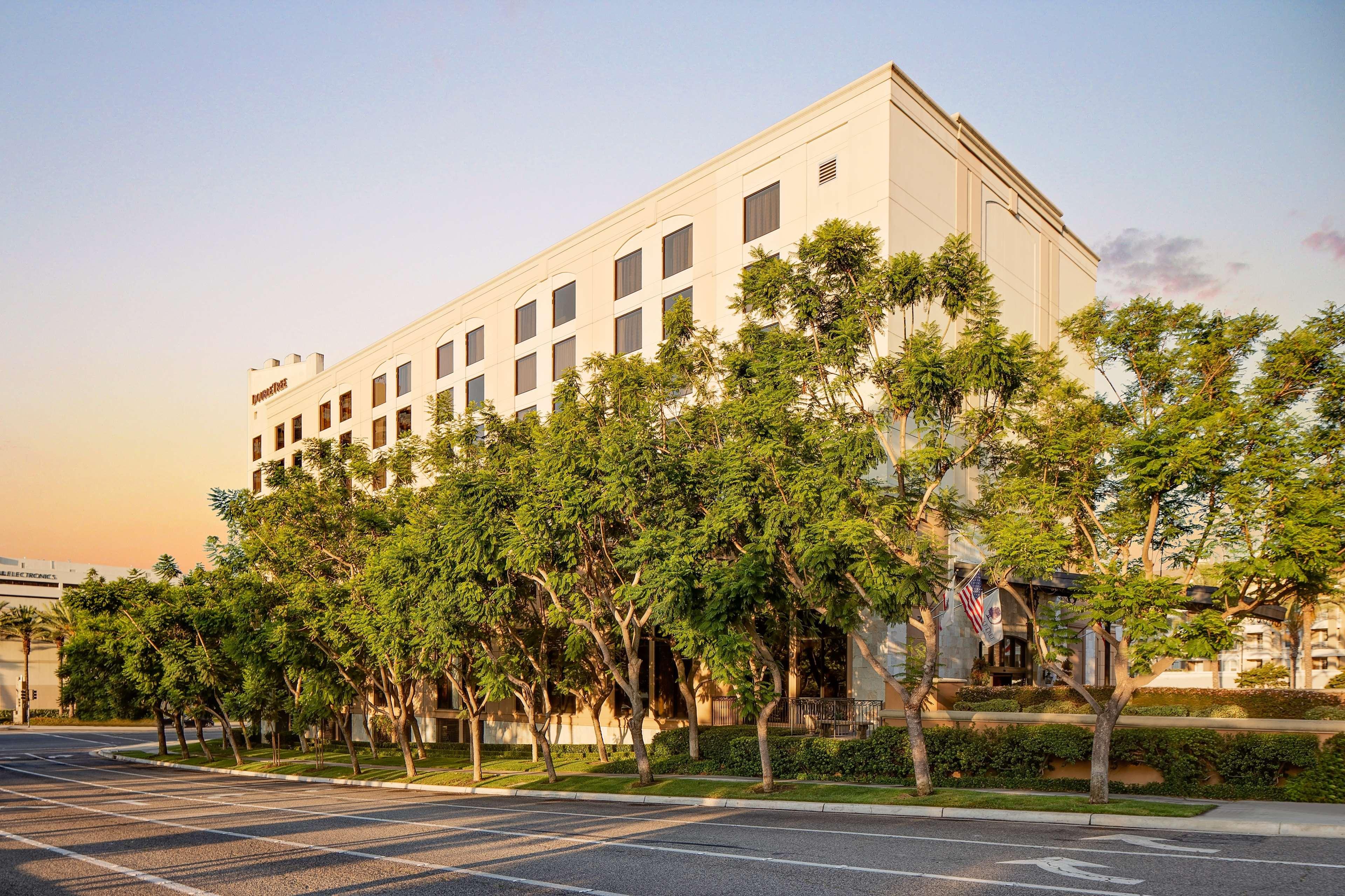 Zessa Orange County Airport, A Doubletree By Hilton 3*