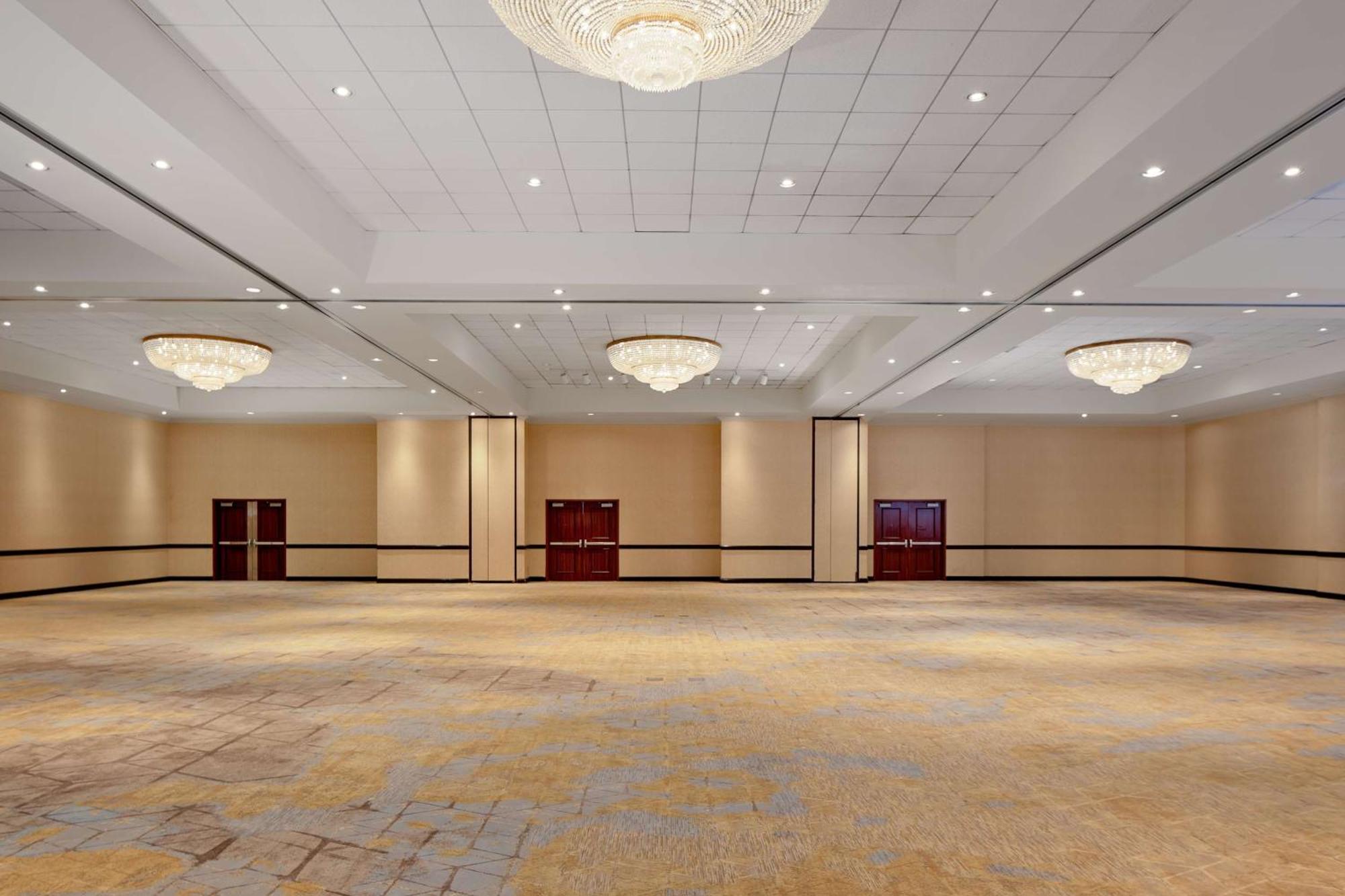 Hotel Zessa Orange County Airport, A Doubletree By Hilton Santa Ana
