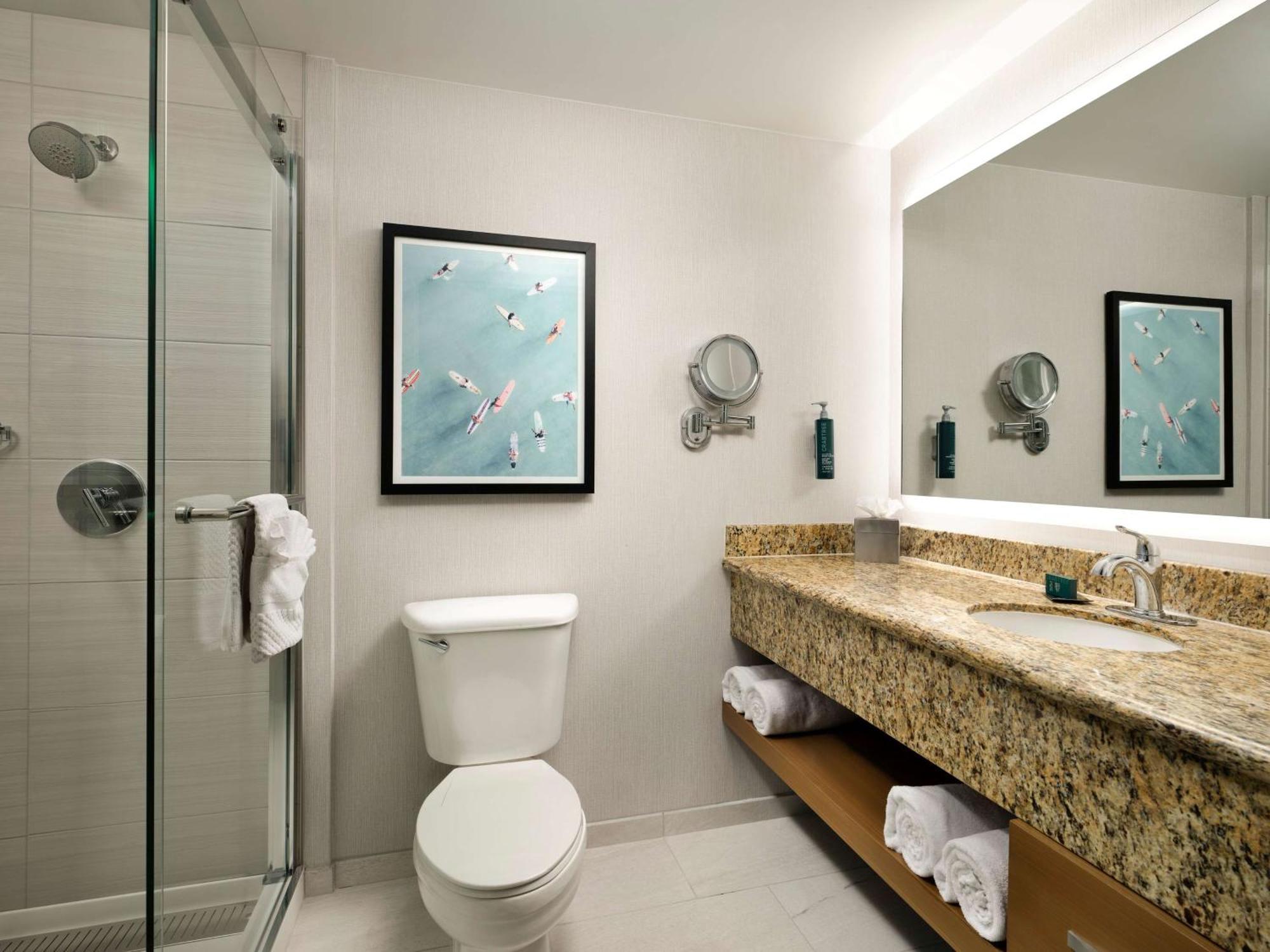 Hotel Zessa Orange County Airport, A Doubletree By Hilton 3*