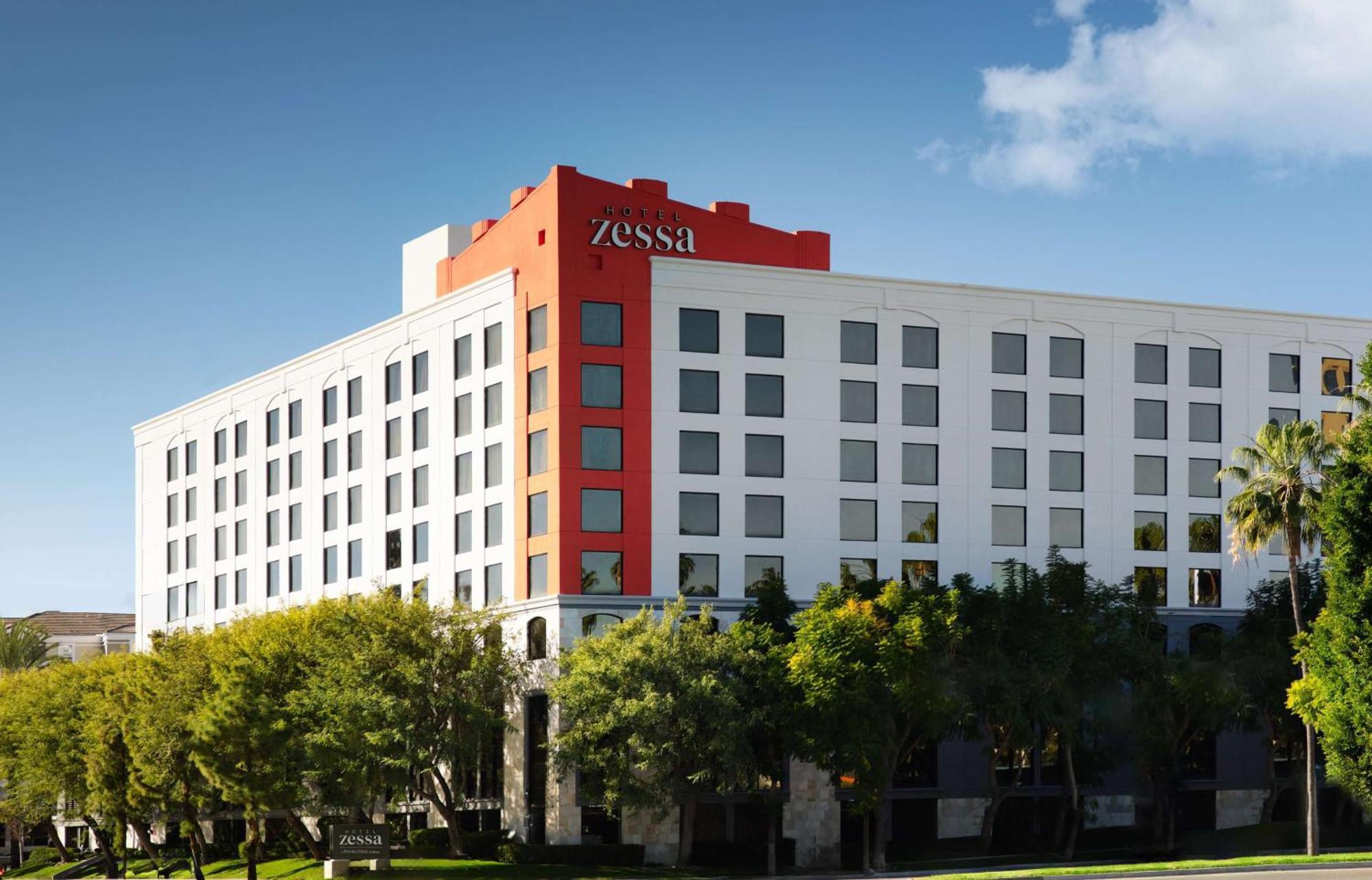 Hotel Zessa Orange County Airport, A Doubletree By Hilton