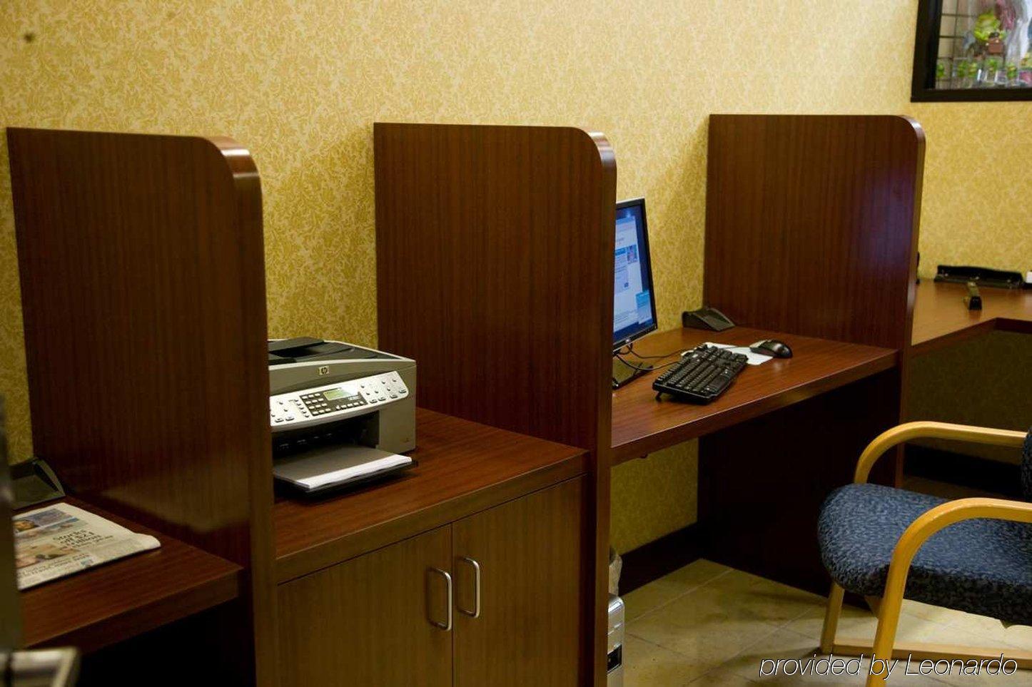 Zessa Orange County Airport, A Doubletree By Hilton Hotel 3*