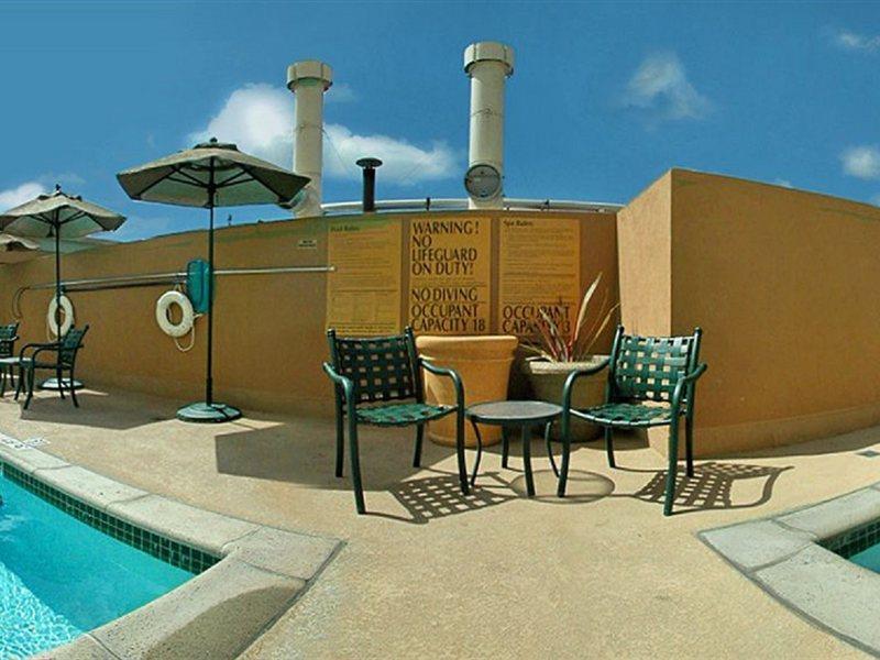 Hotel Zessa Orange County Airport, A Doubletree By Hilton