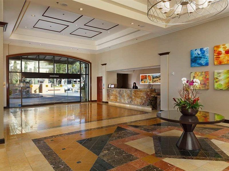 Hotel Zessa Orange County Airport, A Doubletree By Hilton