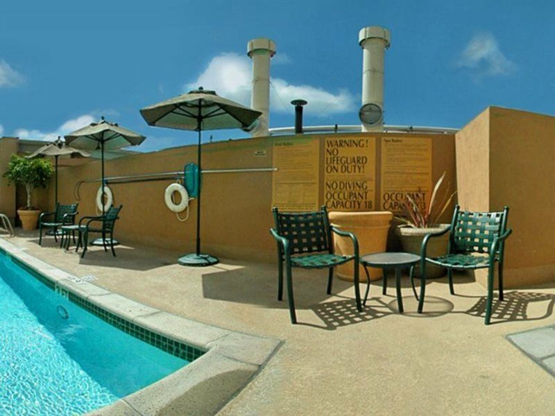 Zessa Orange County Airport, A Doubletree By Hilton Hotel